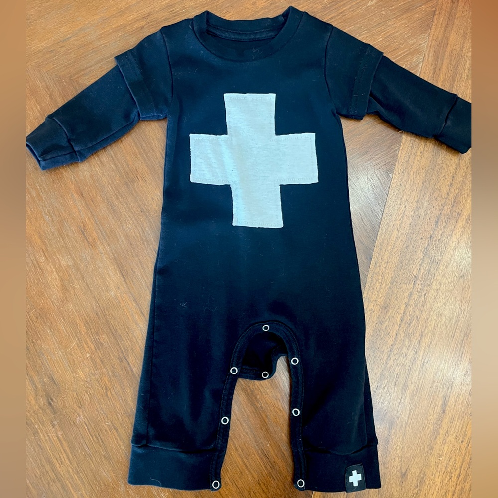 Nununu black one piece